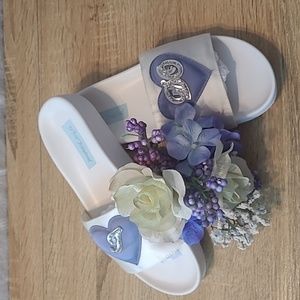 Betsey Johnson White and Purple Heart Slippers